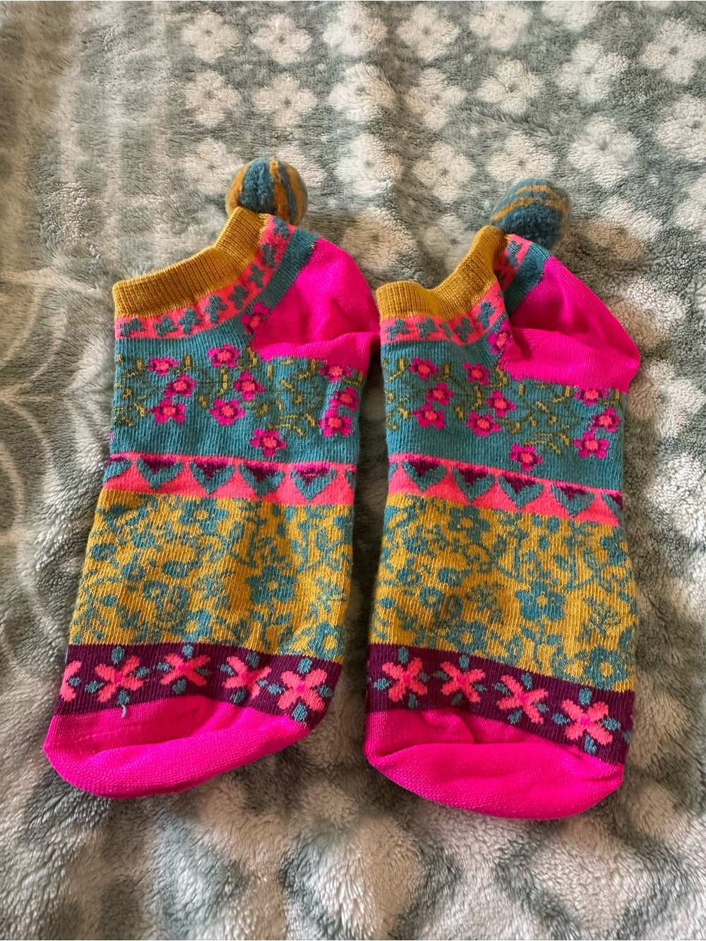 Womens No-Show Socks with Bright Pink and Teal Floral Pattern